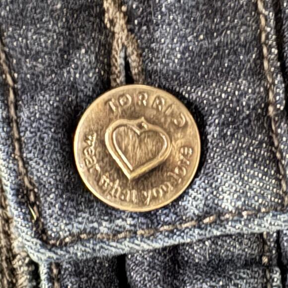 Torrid Women’s jeans Size 22R Dark Blue Rinse Manufacturer Feathering - Picture 3 of 13